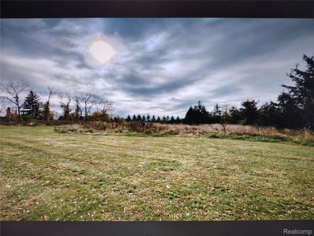 141 W Elizabeth Street, Lake Orion Village, MI 48362