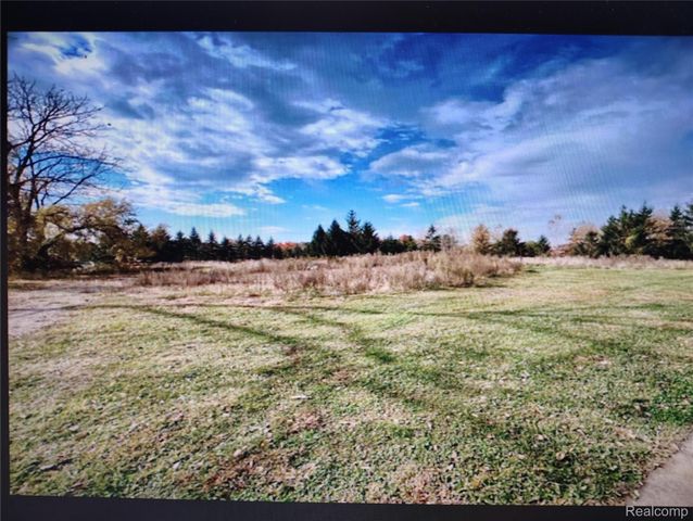141 W Elizabeth Street, Lake Orion Village, MI 48362