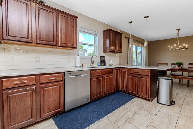 9305 Red Sunset Drive, West Des Moines, IA 50266