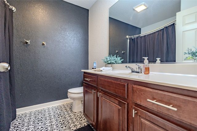 9305 Red Sunset Drive, West Des Moines, IA 50266