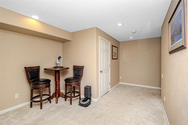 9305 Red Sunset Drive, West Des Moines, IA 50266
