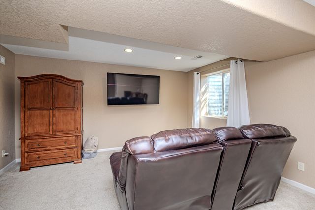 9305 Red Sunset Drive, West Des Moines, IA 50266