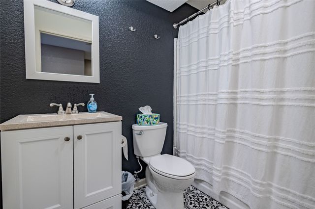 9305 Red Sunset Drive, West Des Moines, IA 50266