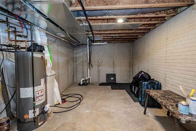 9305 Red Sunset Drive, West Des Moines, IA 50266