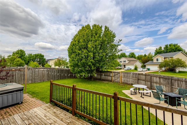 9305 Red Sunset Drive, West Des Moines, IA 50266