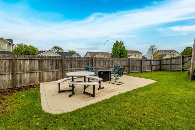 9305 Red Sunset Drive, West Des Moines, IA 50266
