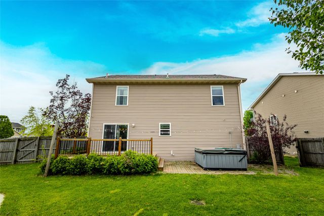 9305 Red Sunset Drive, West Des Moines, IA 50266