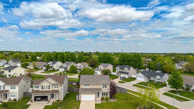9305 Red Sunset Drive, West Des Moines, IA 50266