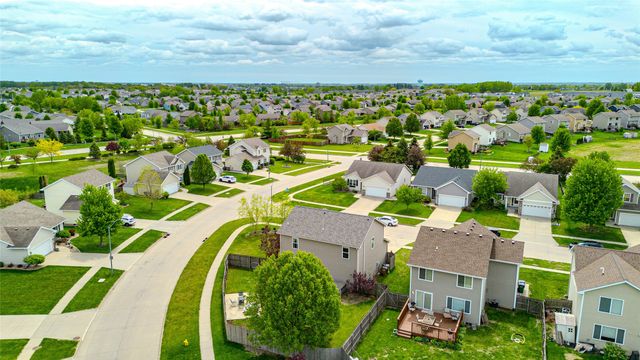 9305 Red Sunset Drive, West Des Moines, IA 50266