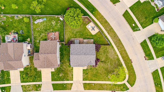 9305 Red Sunset Drive, West Des Moines, IA 50266