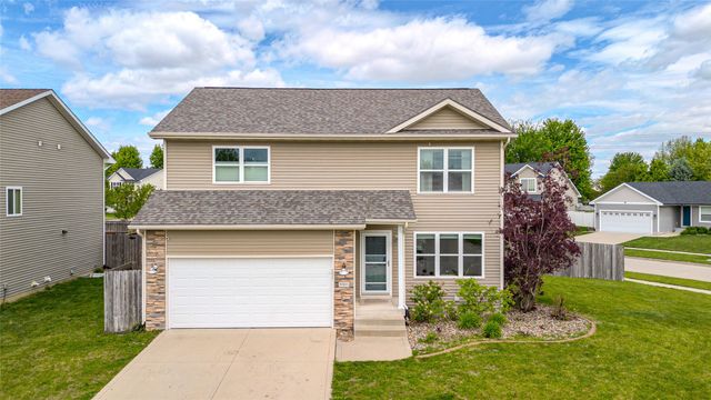 9305 Red Sunset Drive, West Des Moines, IA 50266