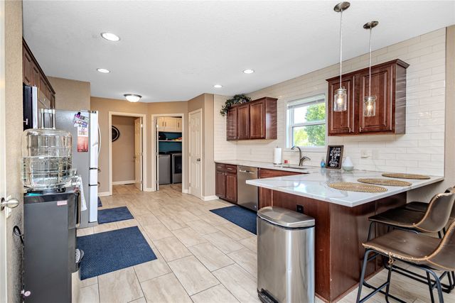 9305 Red Sunset Drive, West Des Moines, IA 50266