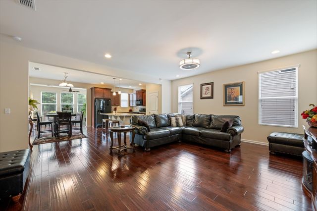 2120 Hickory Brook Dr, Hermitage, TN 37076