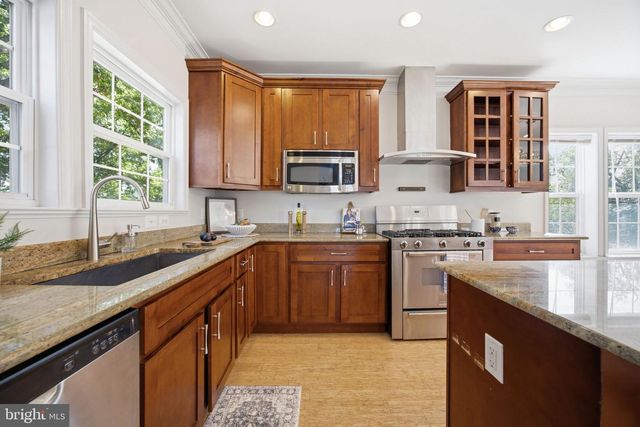 4327 8TH ST NW, Washington, DC 20011