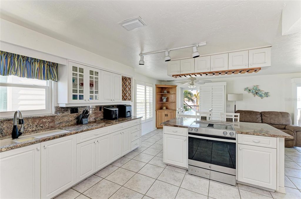 Image 16 of property listing at 872 NORTH SHORE DRIVE, Anna Maria, FL 34216