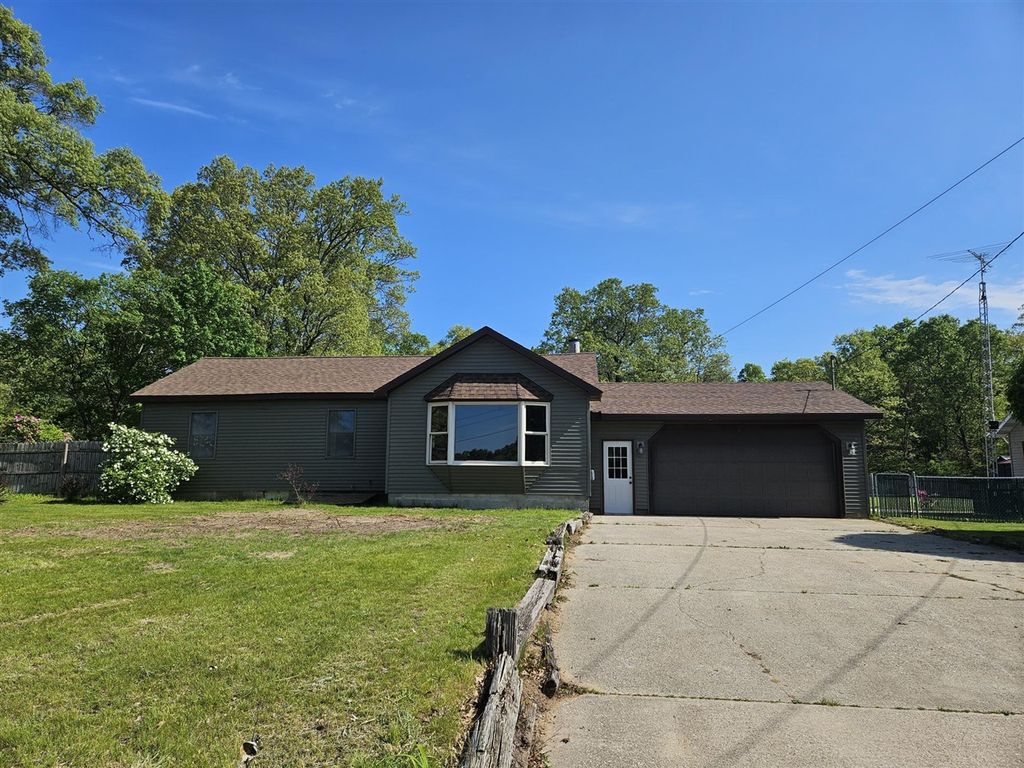 1090 Holton Whitehall Road, Whitehall, MI 49461