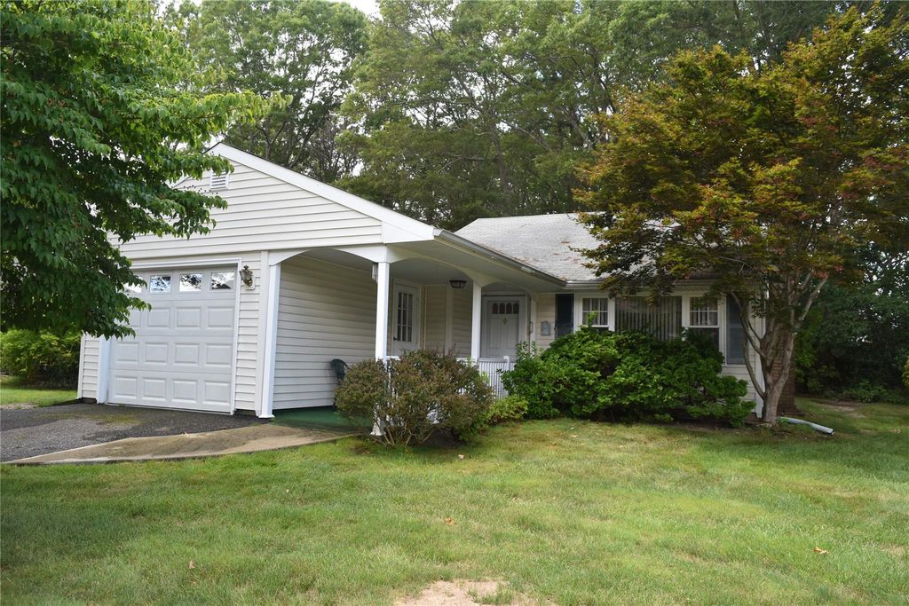 193 Berkshire Drive, Ridge, NY 11961