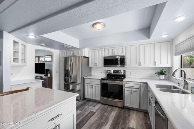 633 LEISURE WORLD --, Mesa, AZ 85206