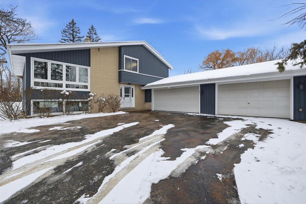 W127N12223 Knollwood DRIVE, Germantown, WI 53022