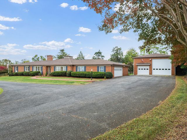 154 Tanyard RD, Rocky Mount, VA 24151