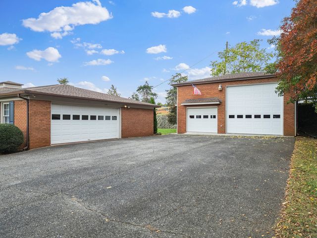 154 Tanyard RD, Rocky Mount, VA 24151