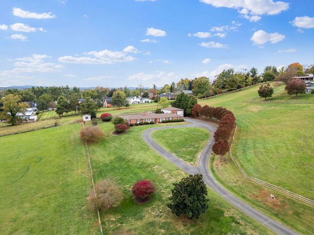 154 Tanyard RD, Rocky Mount, VA 24151