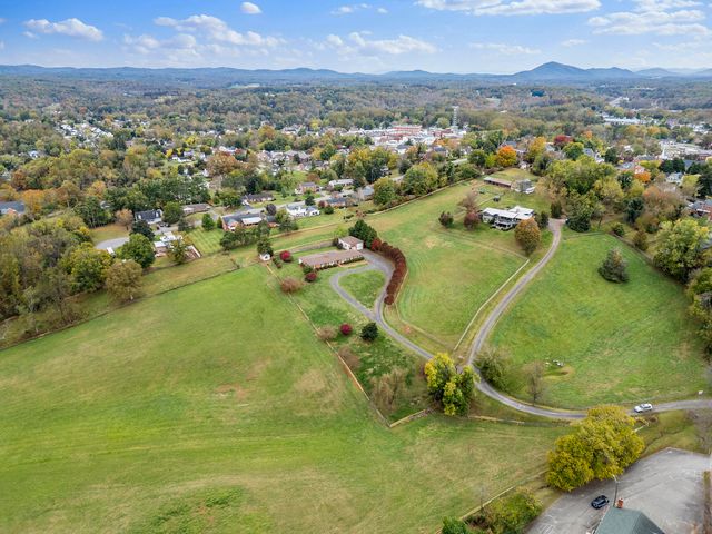 154 Tanyard RD, Rocky Mount, VA 24151