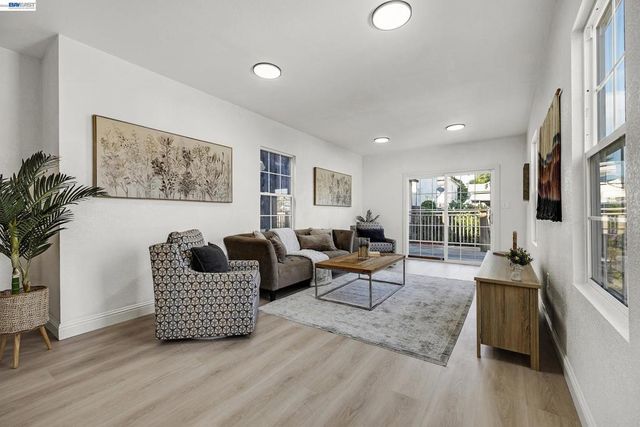 2248 E 22Nd St, Oakland, CA 94606