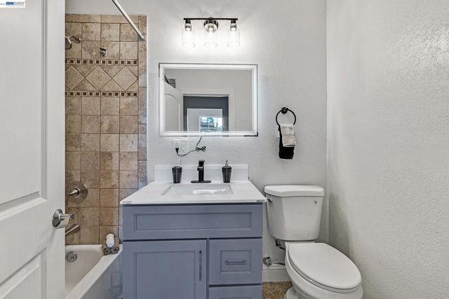 2248 E 22Nd St, Oakland, CA 94606