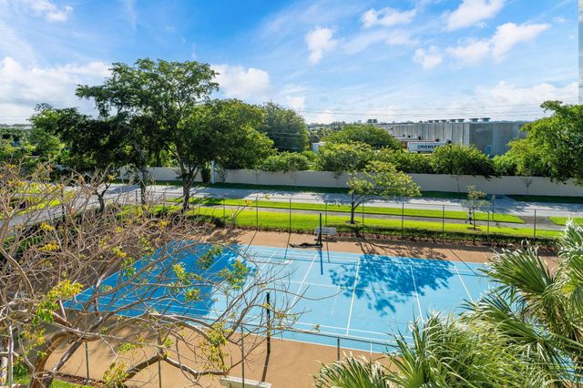 2108 S Cypress Bend Dr 505, Pompano Beach, FL 33069