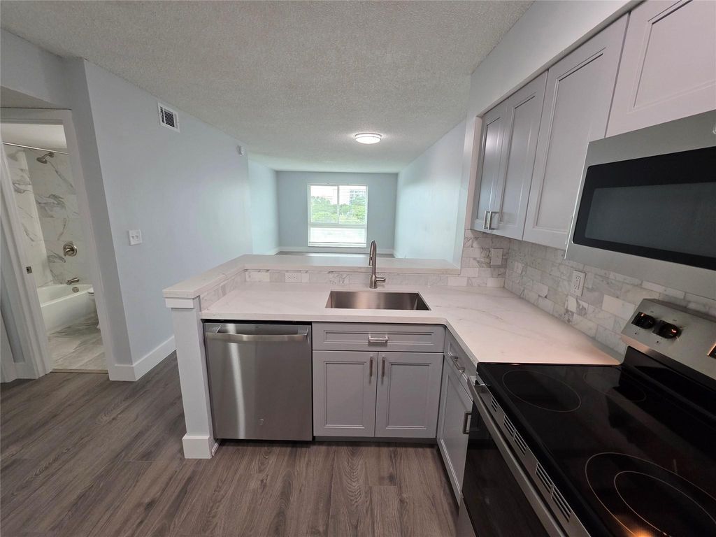 2108 S Cypress Bend Dr 505, Pompano Beach, FL 33069