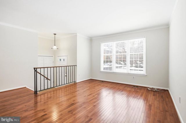 10155 OAKWOOD CHASE CT, Oakton, VA 22124