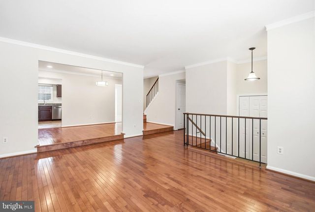 10155 OAKWOOD CHASE CT, Oakton, VA 22124