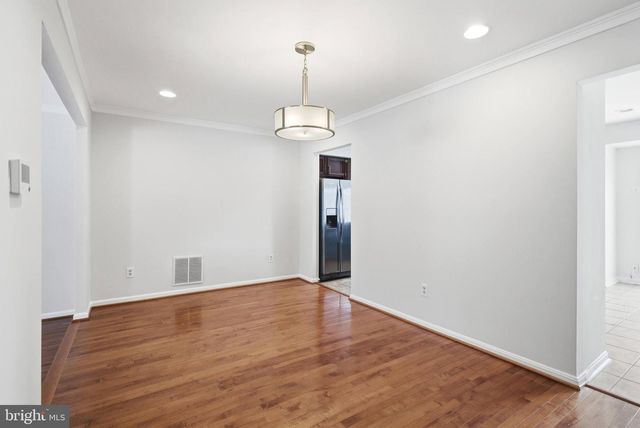 10155 OAKWOOD CHASE CT, Oakton, VA 22124