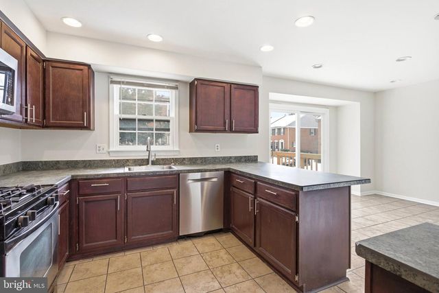 10155 OAKWOOD CHASE CT, Oakton, VA 22124