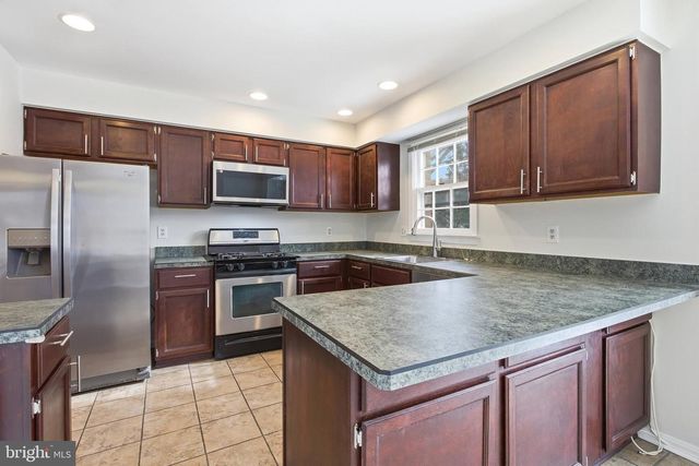 10155 OAKWOOD CHASE CT, Oakton, VA 22124