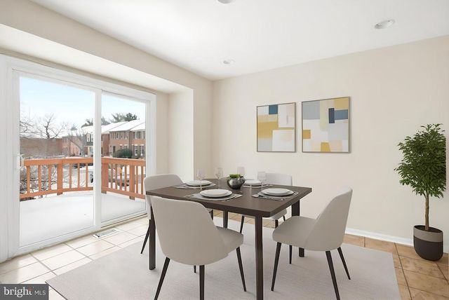 10155 OAKWOOD CHASE CT, Oakton, VA 22124