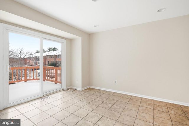 10155 OAKWOOD CHASE CT, Oakton, VA 22124