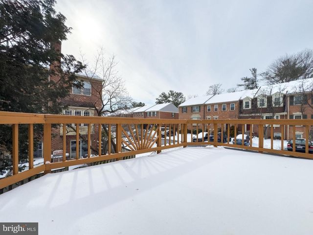 10155 OAKWOOD CHASE CT, Oakton, VA 22124