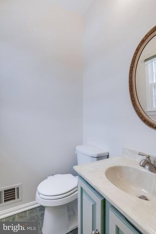 10155 OAKWOOD CHASE CT, Oakton, VA 22124