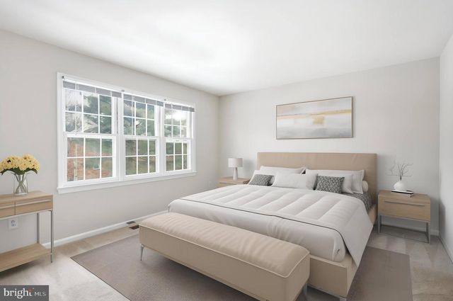 10155 OAKWOOD CHASE CT, Oakton, VA 22124