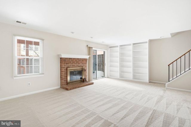 10155 OAKWOOD CHASE CT, Oakton, VA 22124