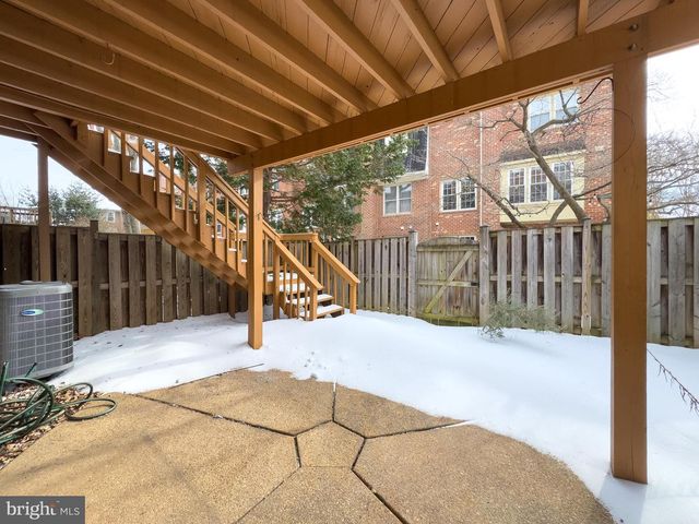 10155 OAKWOOD CHASE CT, Oakton, VA 22124