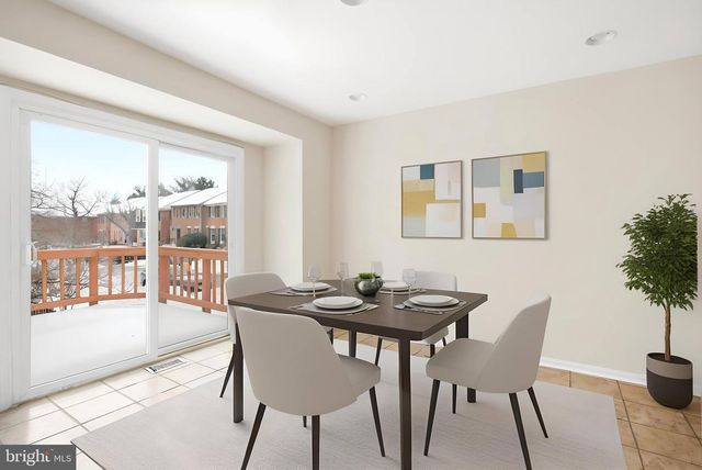 10155 OAKWOOD CHASE CT, Oakton, VA 22124