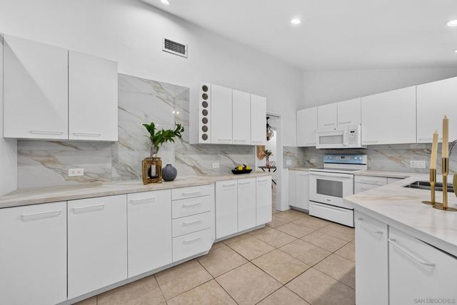 1166 Merritt Drive, El Cajon, CA 92020