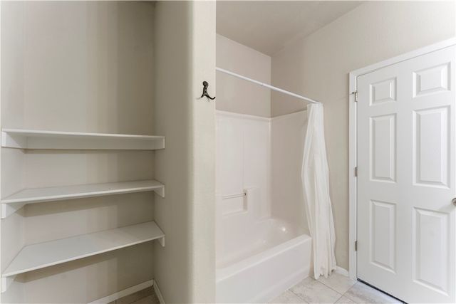 2202 Elmwood Avenue, Lowell, AR 72745