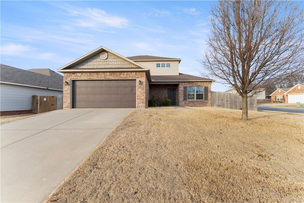 2202 Elmwood Avenue, Lowell, AR 72745