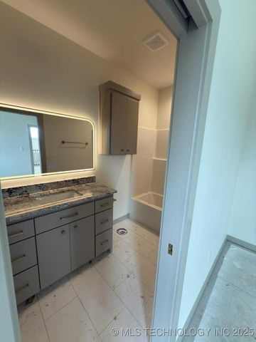 16607 E 41st Place S, Tulsa, OK 74134