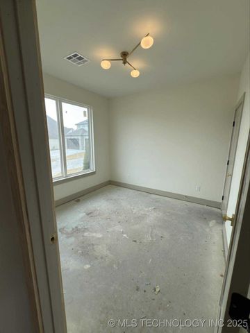 16607 E 41st Place S, Tulsa, OK 74134