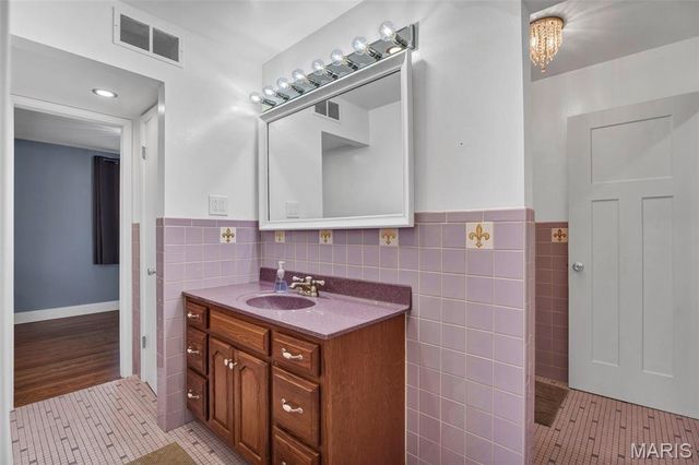 1533 Sherman Drive, St Charles, MO 63303